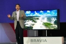 Kaz Hirari bei der Vorstellung des 4K-Fernsehers Sony Bravia KD-84X9005