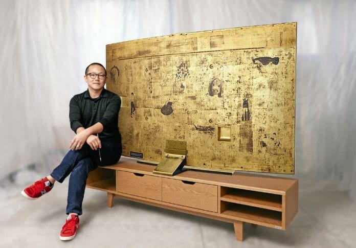 Samsung HU8590 4K TV mit Gold bemalter Rückseite (Sung Yong Hong Special Edition)
