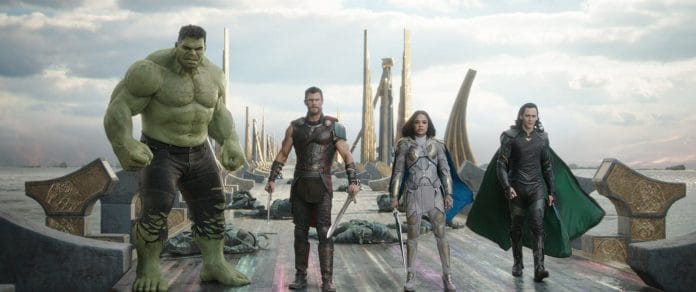 Hulk, Thor, Valkyrie und Loki. Dem Film merkt man die Anleihen von Guardians of the Galaxy einfach an