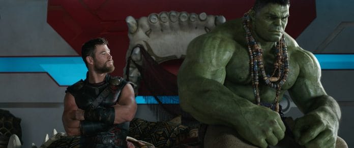 Der "Schlagaustausch" zwischen Thor (Chris Hemsworth) und Hulk erinnert unweigerlich an Peter Quill und Rocket (Guardians of the Galaxy)