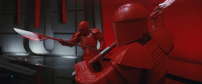 Der Laserschwert-Kampf gegen Snoke's Leibgarde ist großartig inszeniert worden