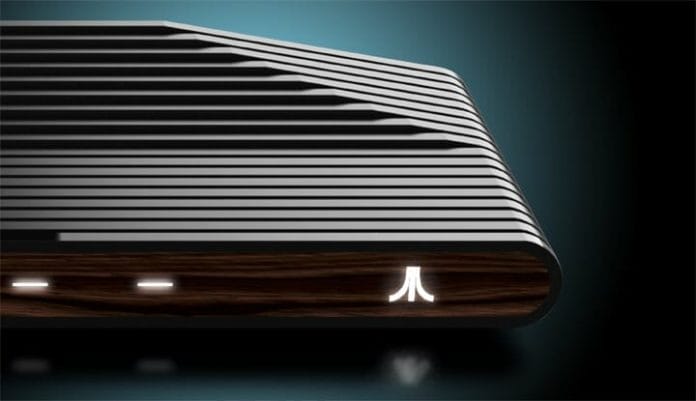 Die Collectors Edition der Atari VCS kommt mit Holzoptik an der Front
