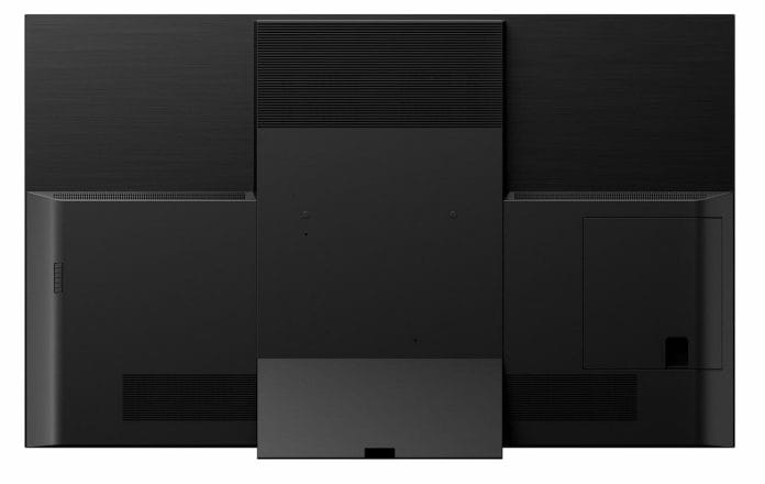 Die zwei nach oben gerichteten Lautsprecher sind auf der Rückseite des GZW2004 gut zu erkennen. Wir vermuten auch einen Subwoofer unter der mittleren Abdeckung