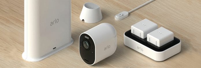 Die Arlo Ultra kommt mit Smart Hub Aufnahmestation, Halterung, extra Akkus und Ladestation