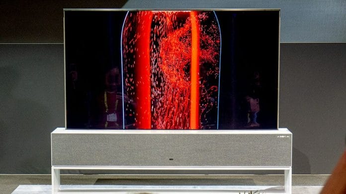 Der aufrollbare OLED Fernseher von LG kann in drei Stufen abgesenkt werden. "Full View", "Horizont-Line-View" und "Zero-View". 