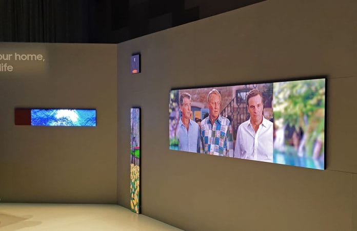 Samsung präsentierte auch ungewöhnliche Bildformate um die flexiblen Einsatzmöglichkeiten der Micro-LED-Displays vorzuführen.