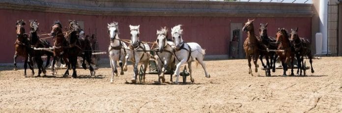 Reiter und Pferde riskierten in der Arena des Circus Maximus ihr Leben