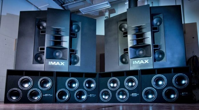 Ruhestörung Inklusive. Das IMAX Soundsystem sorgt nicht nur hinter der Leinwand, sondern auch über den Köpfen der Zuschauer für präzisen, kraftvollen Sound