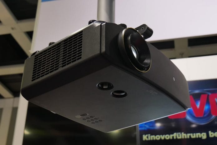 Der JVC LX-NZ3 in Aktion