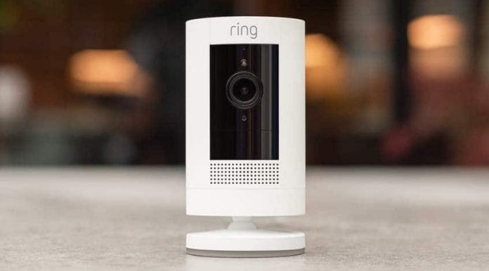 Gehört nicht zur Echo-Familie, ist aber eine interessante Addition: Ring Stick Up Überwachungskamera mit Batterie