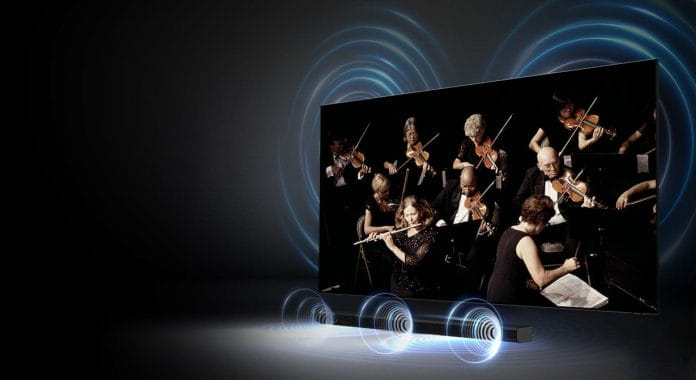 Die Q-Symphony Technologie lässt TV-Lautsprecher und Soundbar zuammen arbeiten