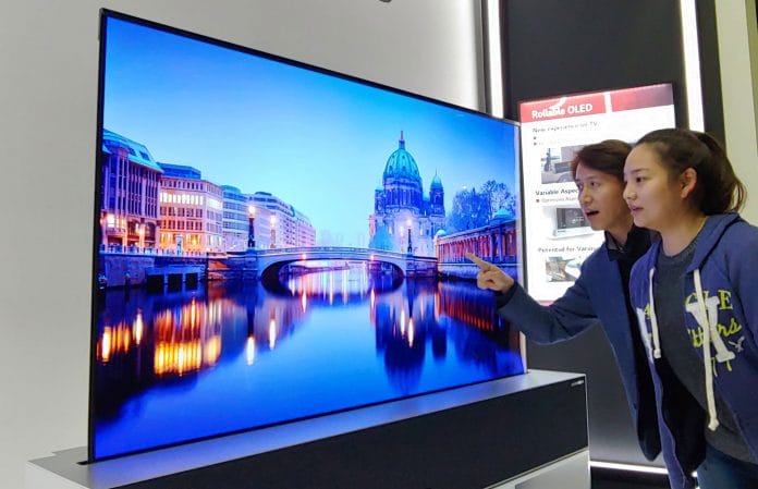 Mit den flexiblen, aufrollbaren OLED TVs sorgte LG Display für aufsehen