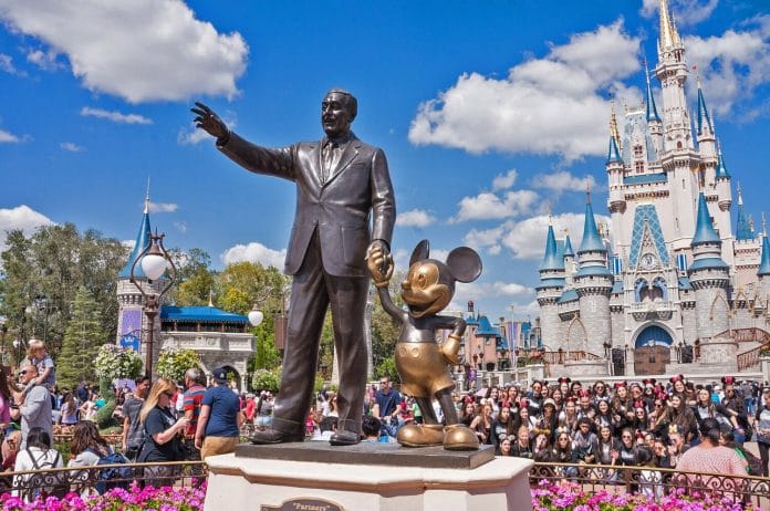 Disney 100.000 Mitarbeiter ohne Lohn
