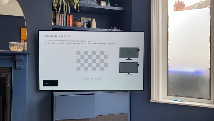 Über ein Schachbrett (Checkerboard) wird die HDR-Kalibrierung an der Xbox vorgenommen