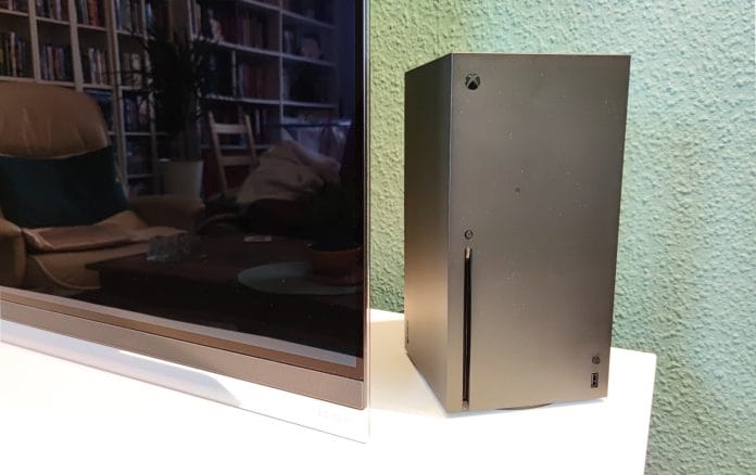 Die Xbox Series X wirkt im Wohnzimmer im Grunde wie ein Mini-PC.
