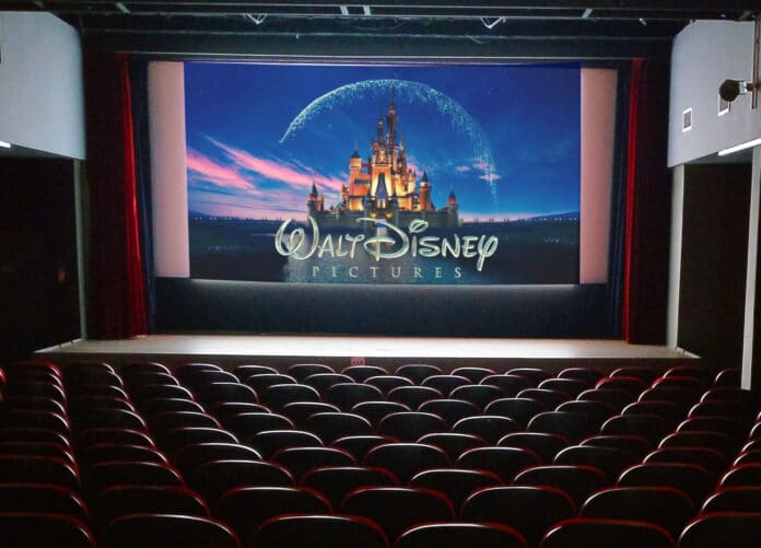 Möchte Disney das exklusive Kinofenster kürzen? Bild: © Disney | Montage