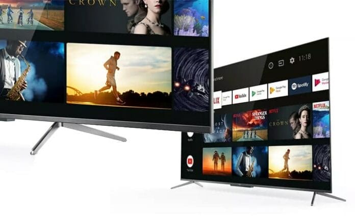 Die Standfüße des TCL AC710 können nach innen versetzt oder außen am Chassis angebracht werden.