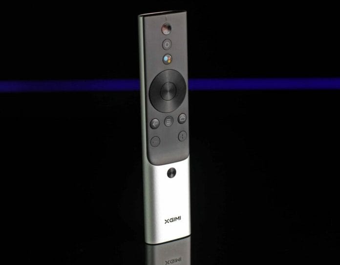 Die Fernbedienung des Xgimi Aura ist haptisch und von der Verarbeitung her ein Hochgenuss.