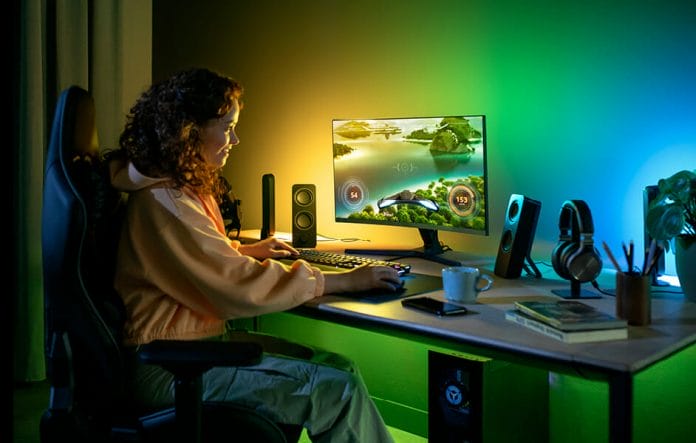Immersives, augeschschonendes Gaming mit dem Philips Hue Gradient PC Lightstrip (inkl. Hue Bridge)
