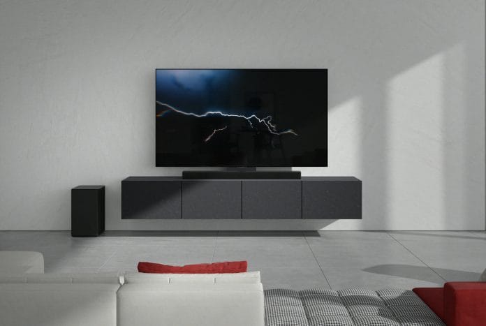 LG SC9 Soundbar mit C3 OLED TV kombiniert mit der neuen Halterung