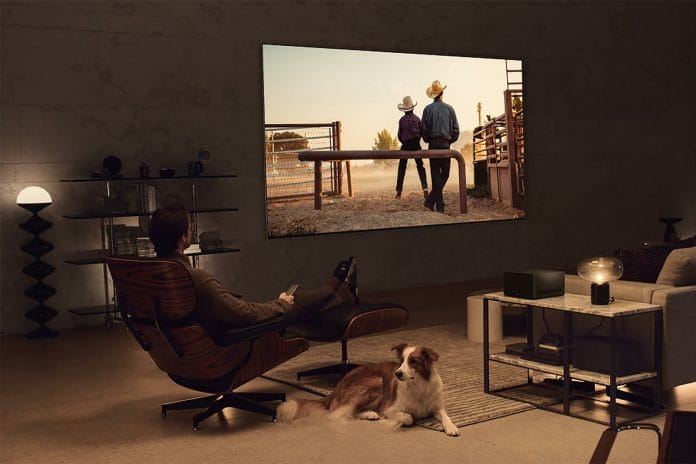 Der Filmgenuss auf dem LG M3 OLED TV soll nicht durch Kabel oder Ähnliches getrübt werden