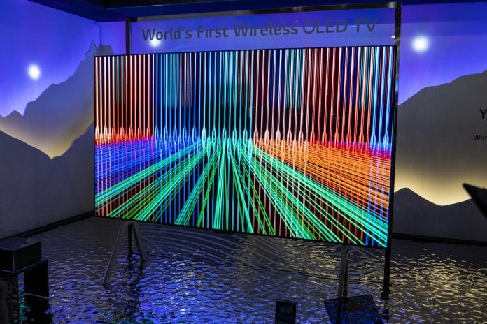 Der Star der LG-Show: Der M3 Wireless OLED TV mit 93 Zoll