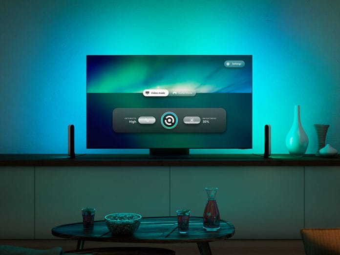 Die Philips Hue Sync TV App ist ab sofort für ausgewählte Samsung-TVs verfügbar.
