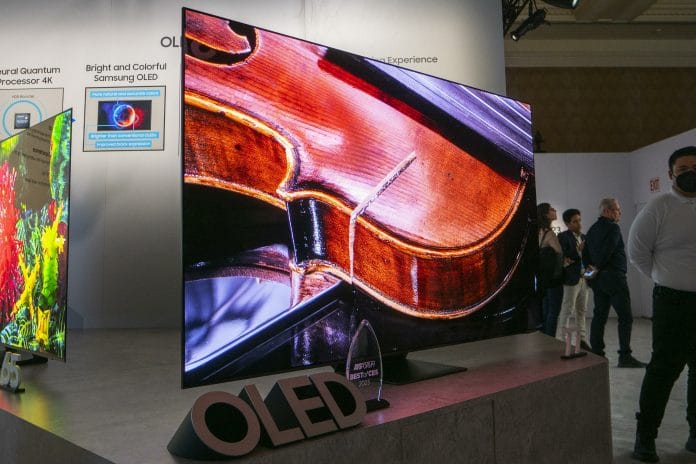 Samsung QD-OLED TV S95C mit 77 Zoll