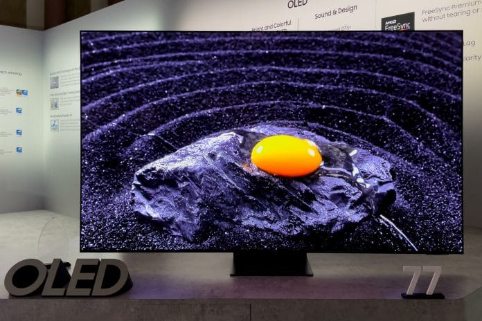 S95C OLED TV: Strahlende Farben dank spiegelungsarmem Display