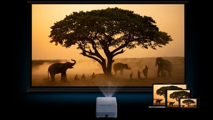 Screen Mirroring via Chromecast oder Apple AirPlay beherrscht der GP500