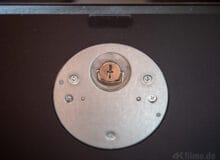 schraube-unterseite-standfuss-ktc-m27t20-mini-led-monitor