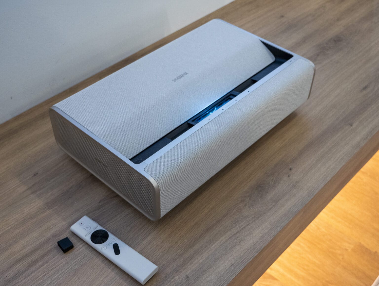 Xgimi Mira Erster UltraKurzdistanzBeamer mit LEDLaserLichtquelle