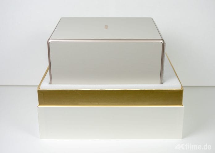 Die "Goldumrandung" der Verpackung erinnert an den Metallrahmen des Xgimi Horizon Ultra