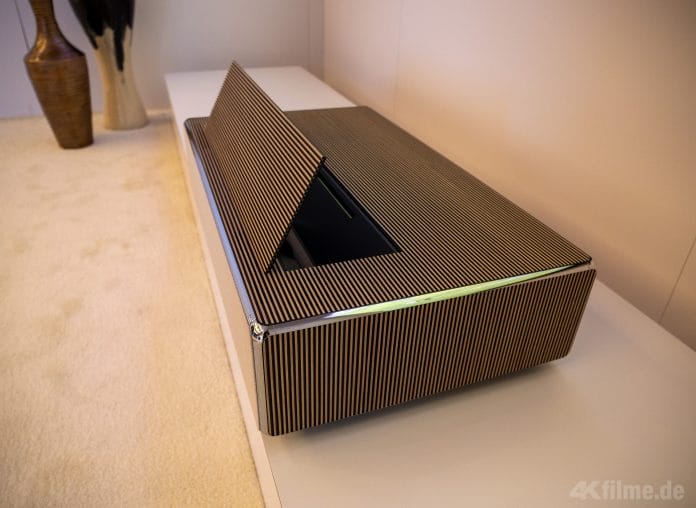 Premium Design des neuen 8K-Laser-UST-Projektors von Samsung