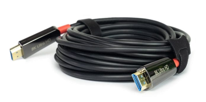 Ein langes HDMI 2.1-Glasfaserkabel von FeinTech 